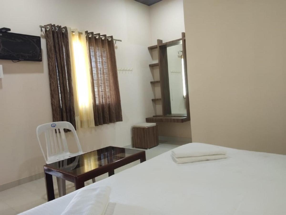 Hotel Krishna Exotica Ахмаднагар Екстериор снимка