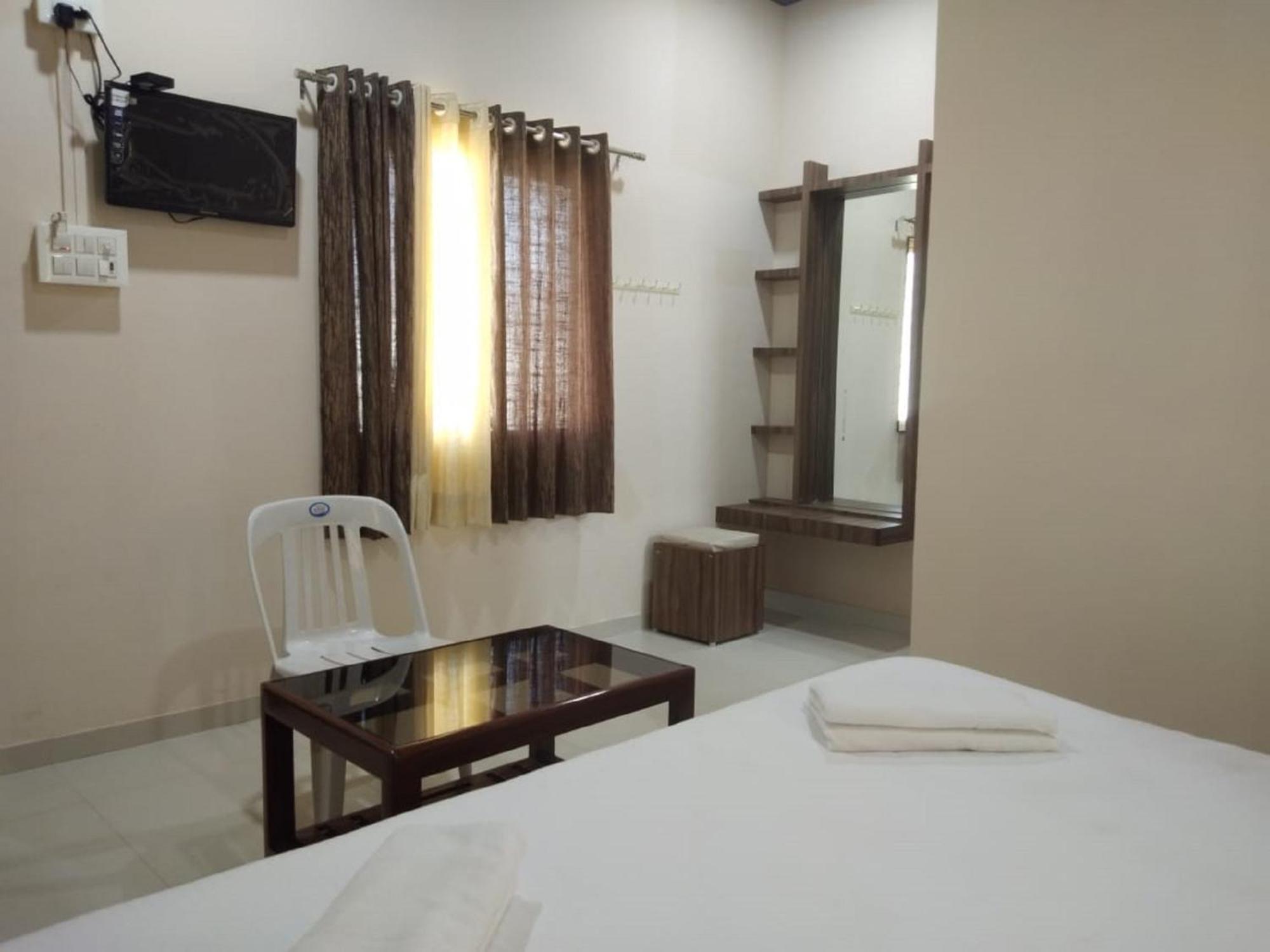 Hotel Krishna Exotica Ахмаднагар Екстериор снимка