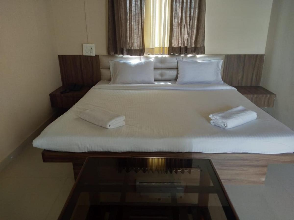 Hotel Krishna Exotica Ахмаднагар Екстериор снимка
